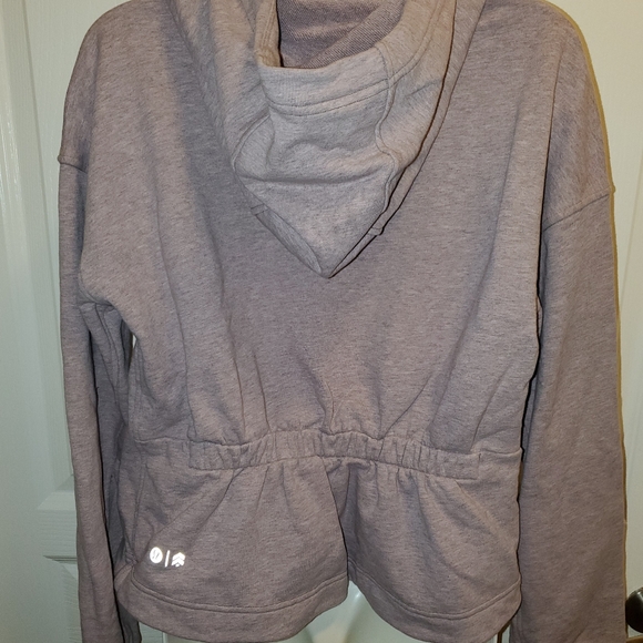 LULULEMON X BARRY'S STRONGER AS ONE CROP H… - Picture 7 of 14